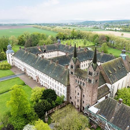 Luxus Wohnen Im Schloss Corvey Fuer 1-6 Gaeste Im Unesco Weltkulturerbe Hoexter Weserbergland Free W-Lan Parken Netflix Fuer Familien Paare Und Geschaeftsreisende Inkl Handtuecher Seife Nintendo Switch Uvm Exterior photo